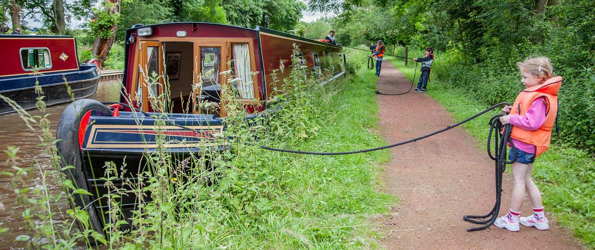 Family canal boat hire