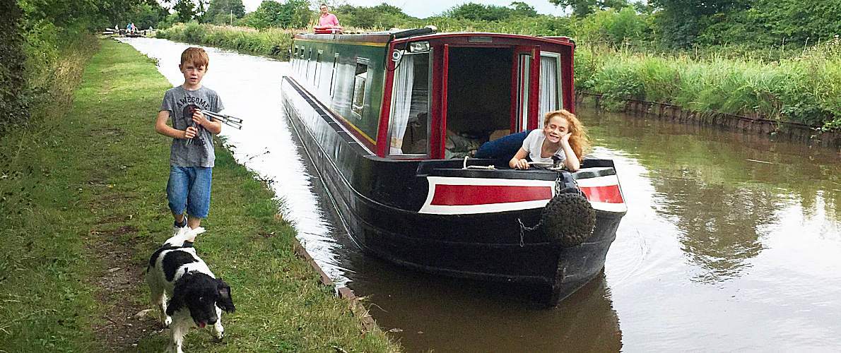 Pet friendly boat hire on the UK canals and Norfolk Broads